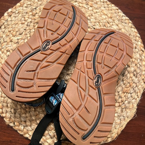 Women’s chacos worn 2-3 times - Picture 3 of 4